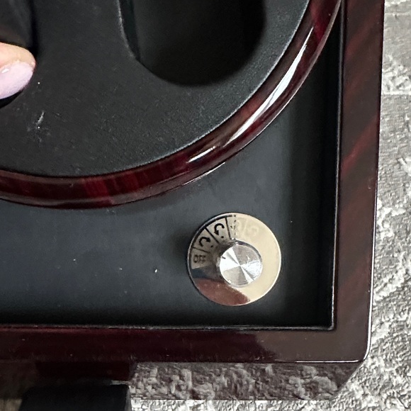 Elegant Dark Wood Watch Winder - Picture 4 of 6